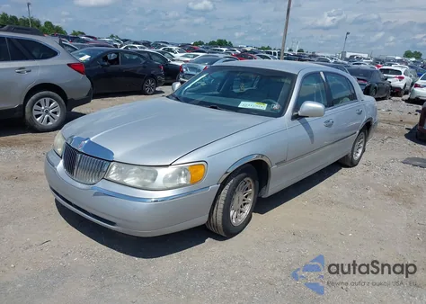 1998 Lincoln Town Car Signature from USA, damaged, VIN 1LNFM82W1WY674095